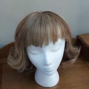 Elegant Light Brown Women's Wig